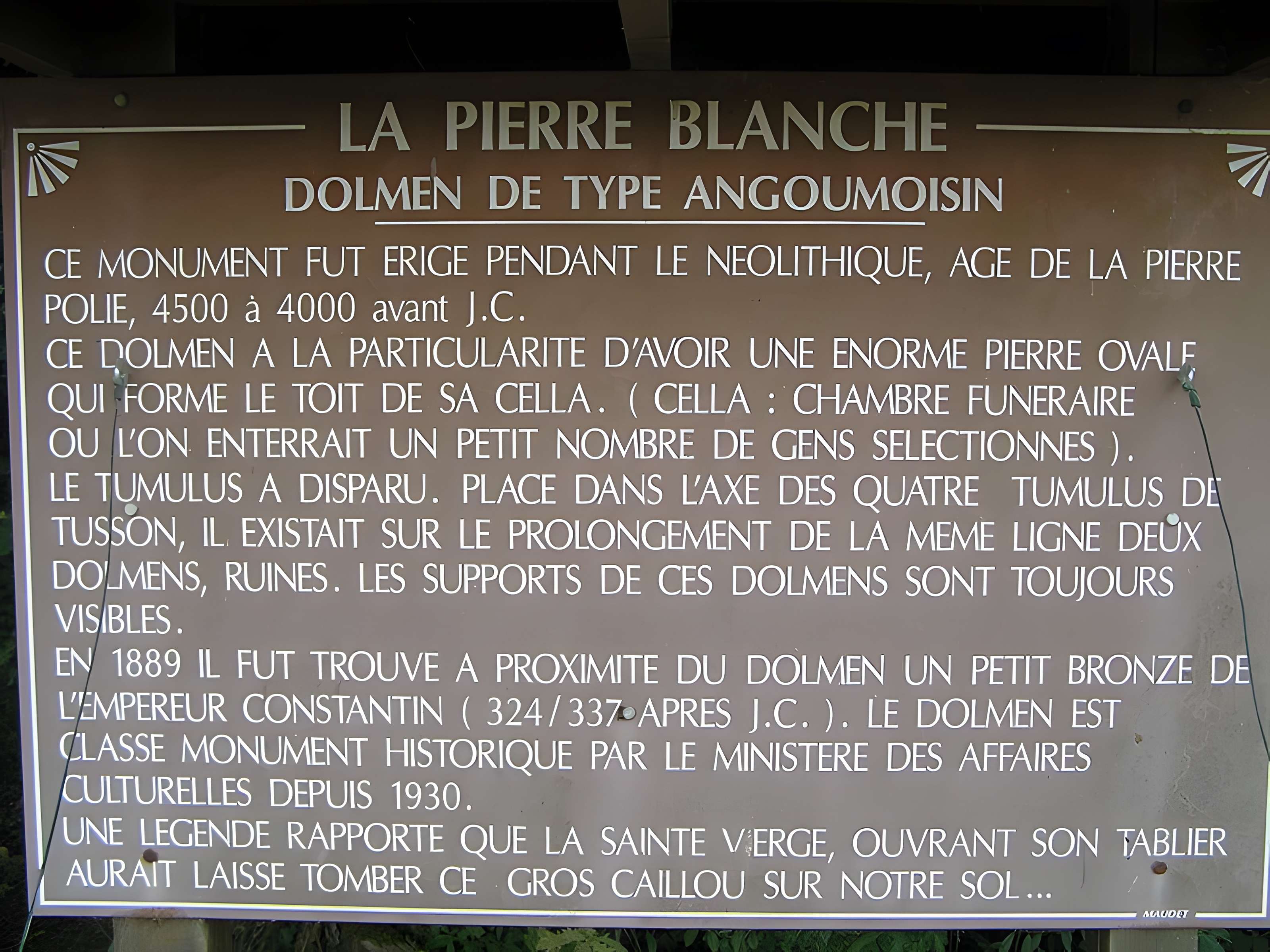 Dolmen de la Pierre Blanche à Bessé