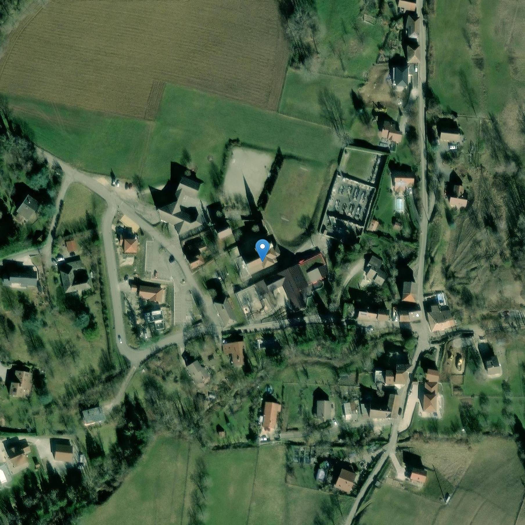 Photo de ポミエル・ラ・プラステットの聖誕教会