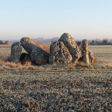 Dolmen des Courades à Saint-Même-les-Carrières