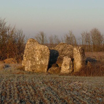 Dolmen des Courades à Saint-Même-les-Carrières