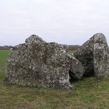 Dolmen des Courades à Saint-Même-les-Carrières