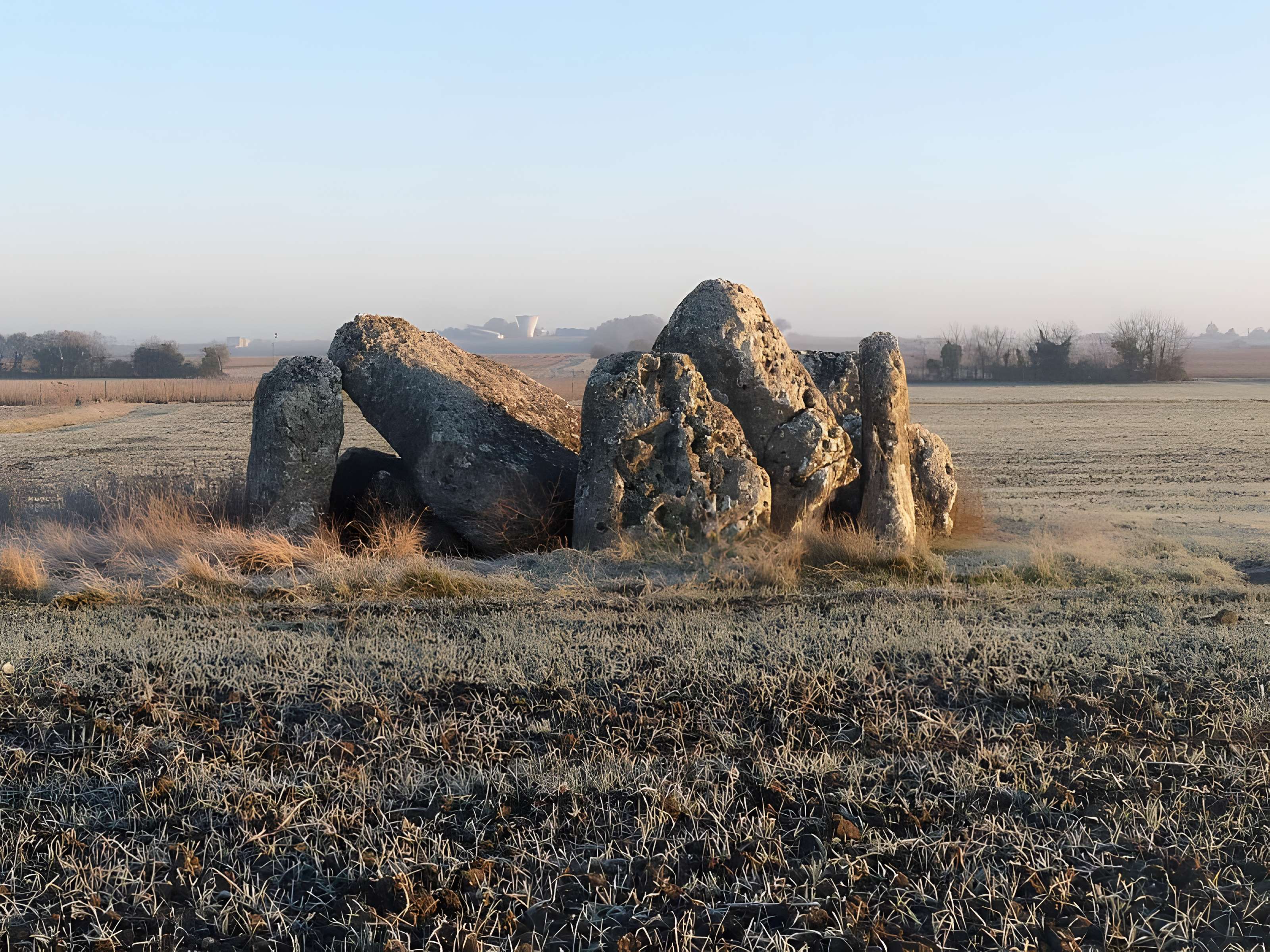 Dolmen des Courades à Saint-Même-les-Carrières