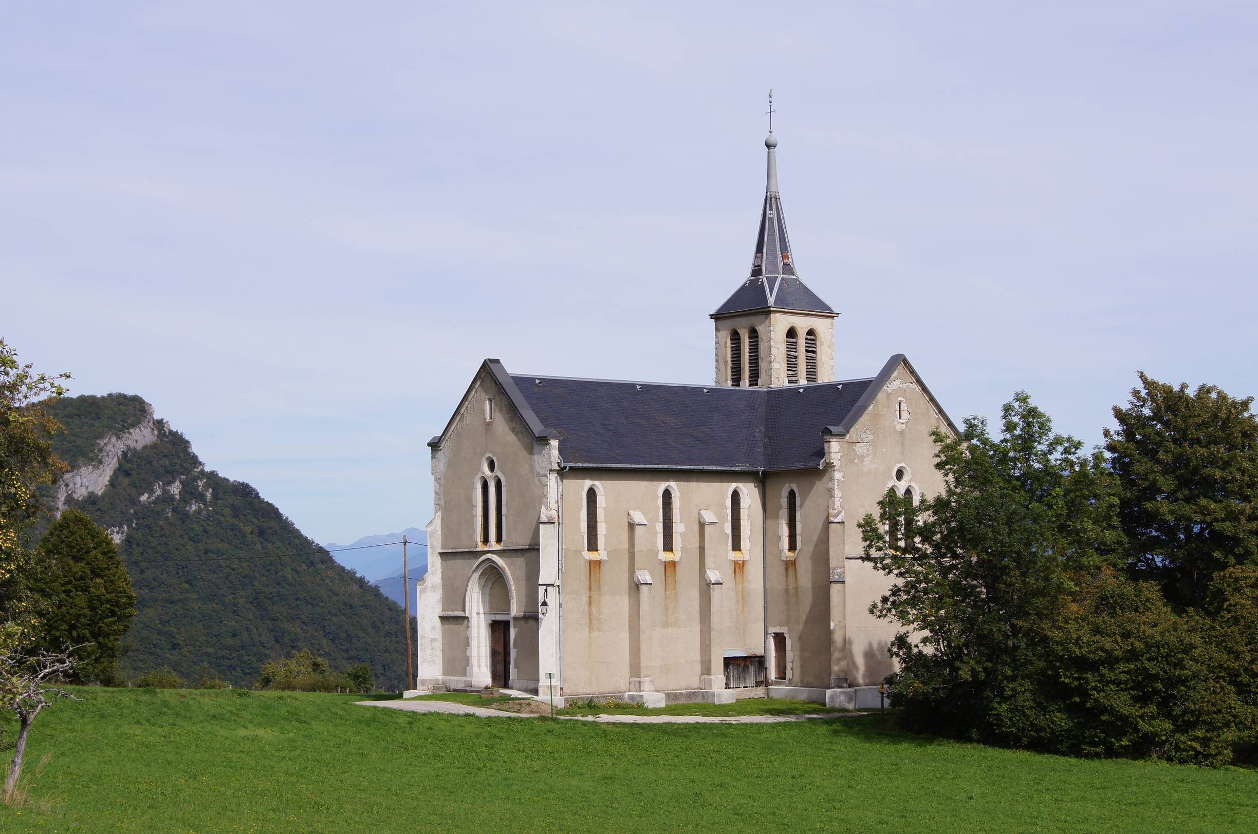 Photo de Église Saint-Bernard de Saint-Bernard (Isère)