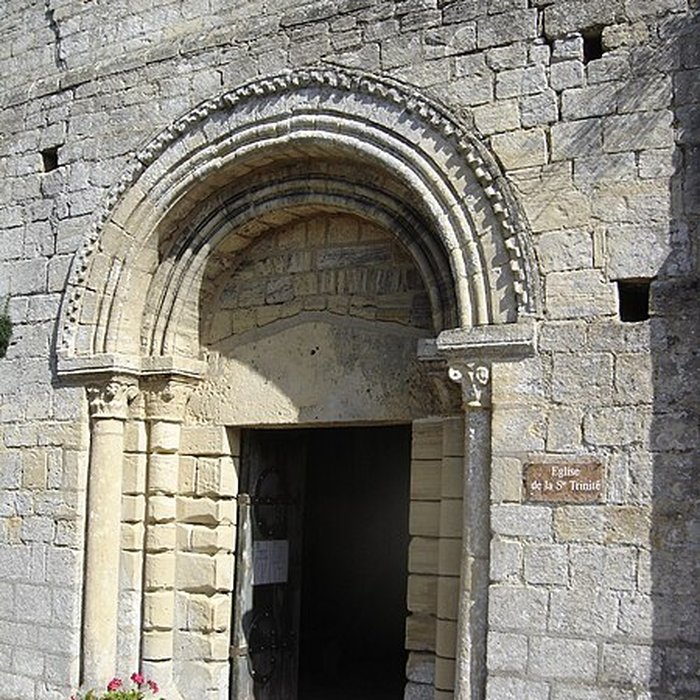 Photo de Église de la Sainte-Trinité de Pierrepont de Lantheuil