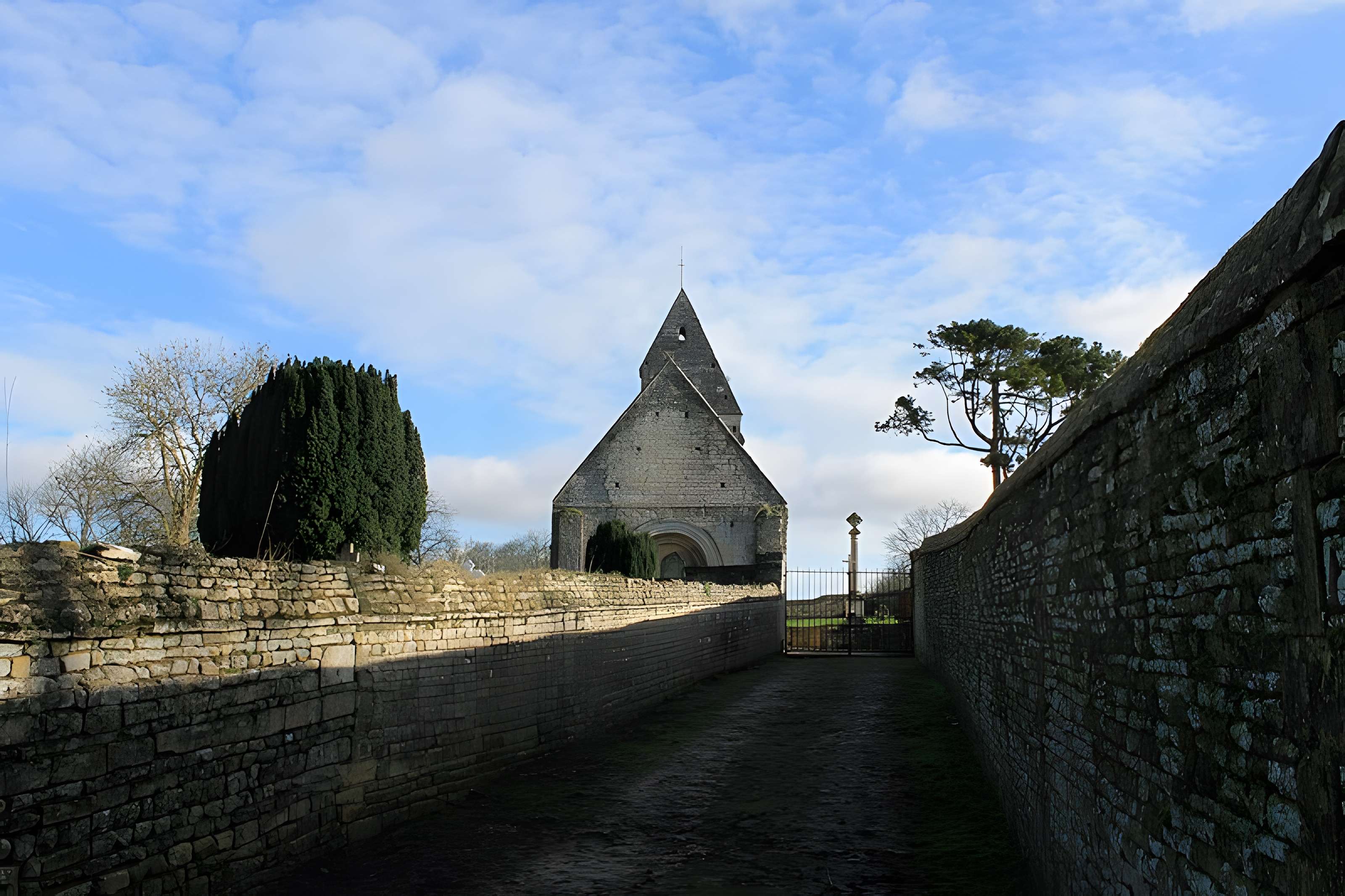 Église de la Sainte-Trinité de Pierrepont de Lantheuil