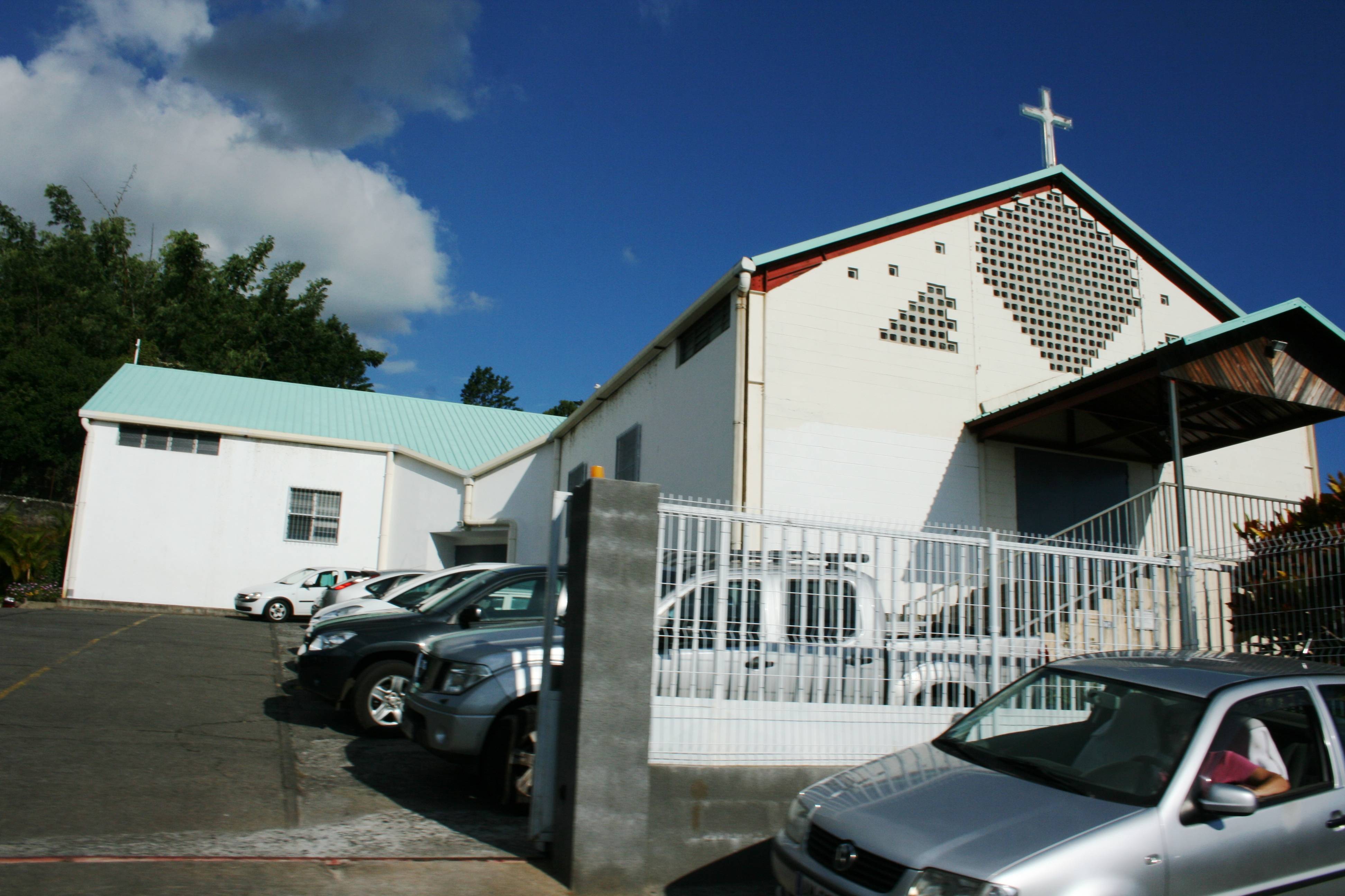 Photo de ベルメヌの聖家族教会