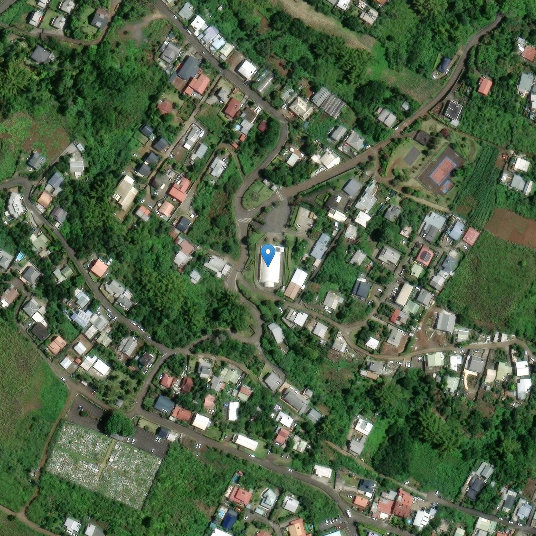 Photo de 聖ピウス教会 X の 赤タン