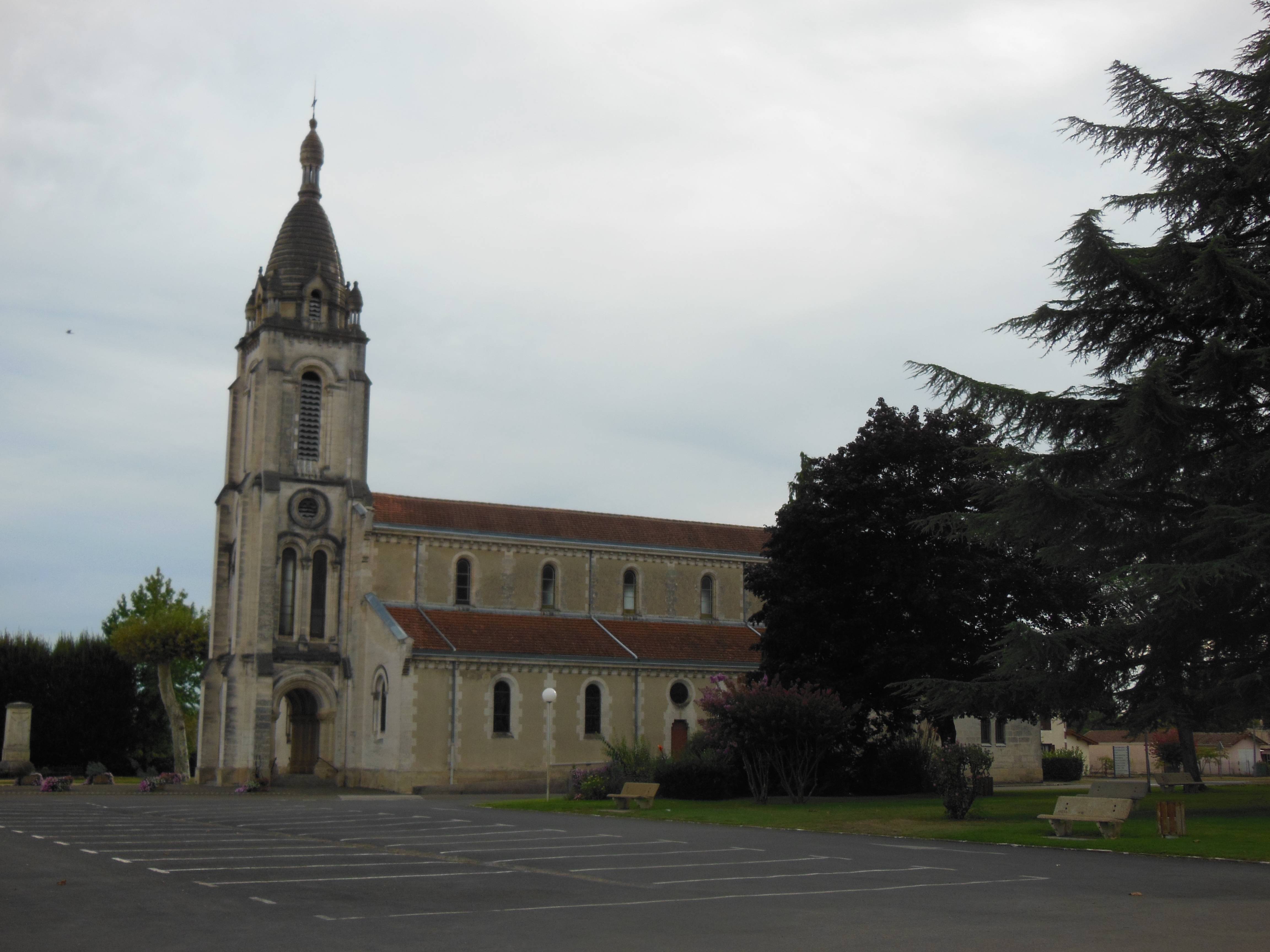 Photo de Chiesa di San Vincenzo di Paolo di Morcenx-Gare