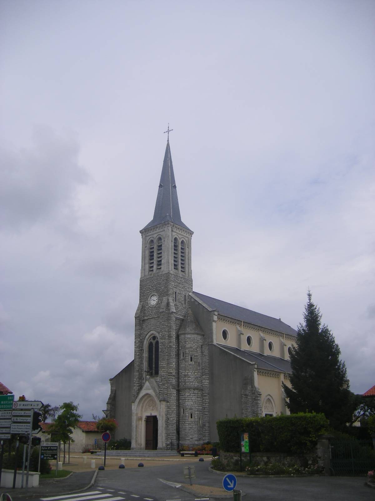 Photo de Kerk van Sint Petrus van Ondres