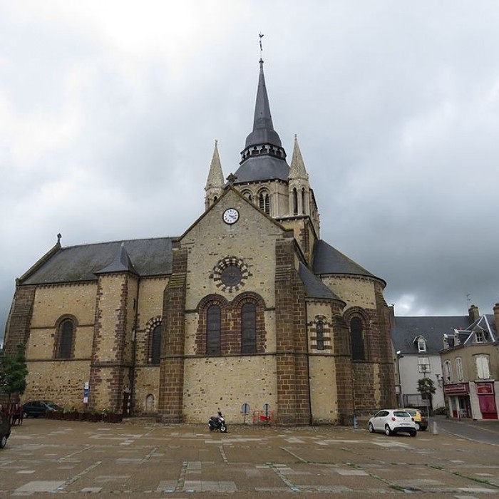 Photo de Église Notre-Dame de Fresnay-sur-Sarthe