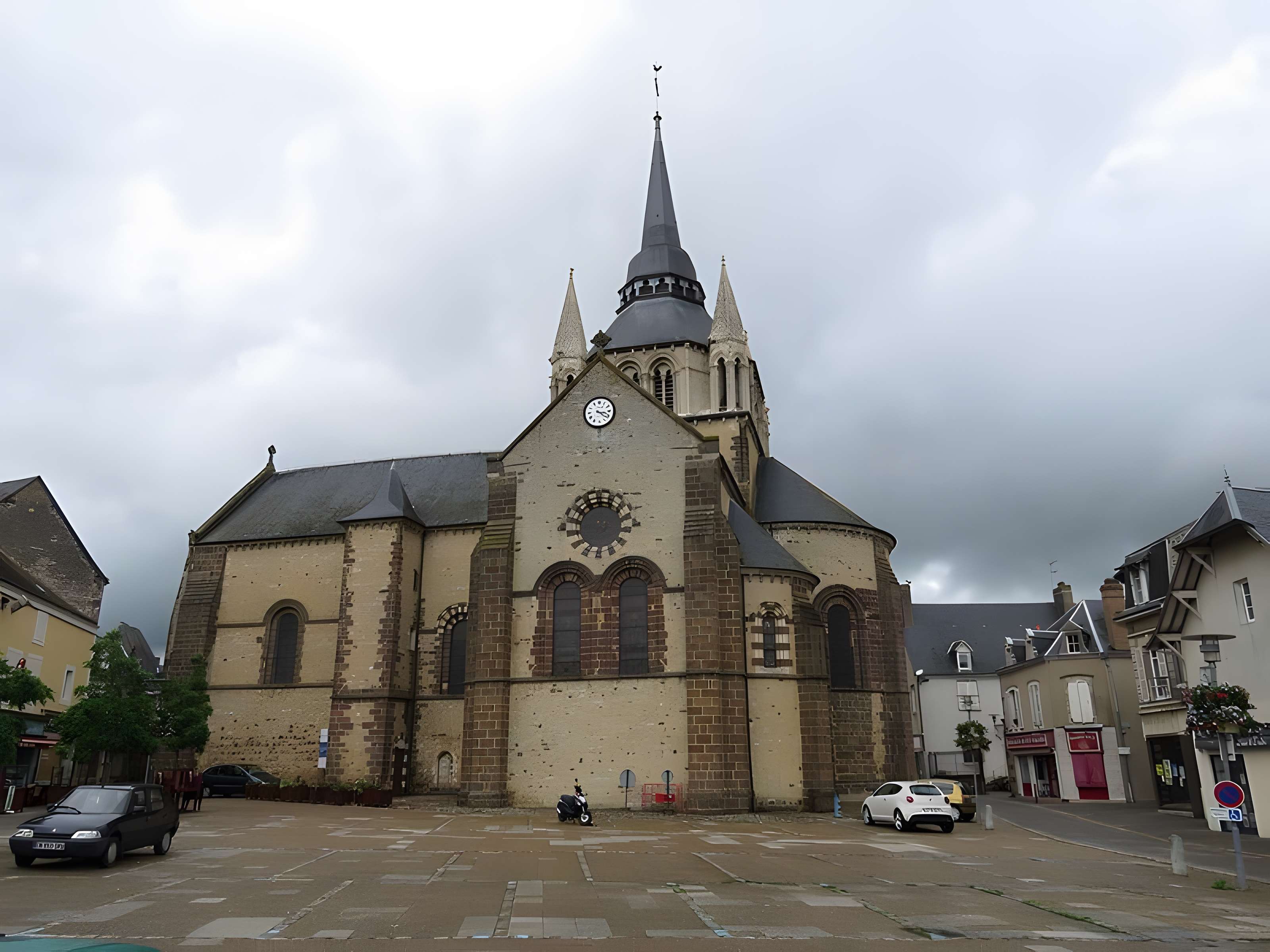 Église Notre-Dame de Fresnay-sur-Sarthe 