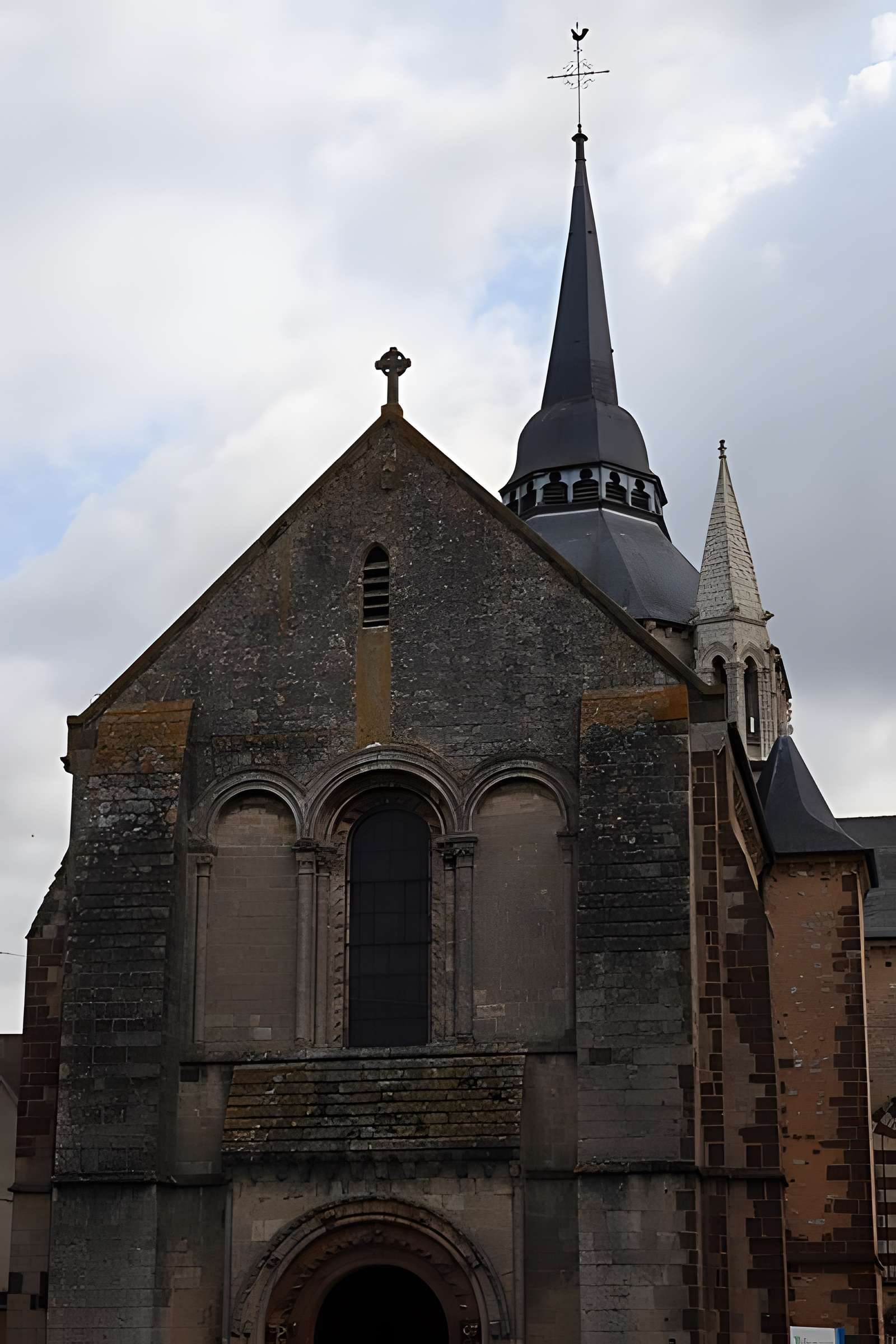 Église Notre-Dame de Fresnay-sur-Sarthe