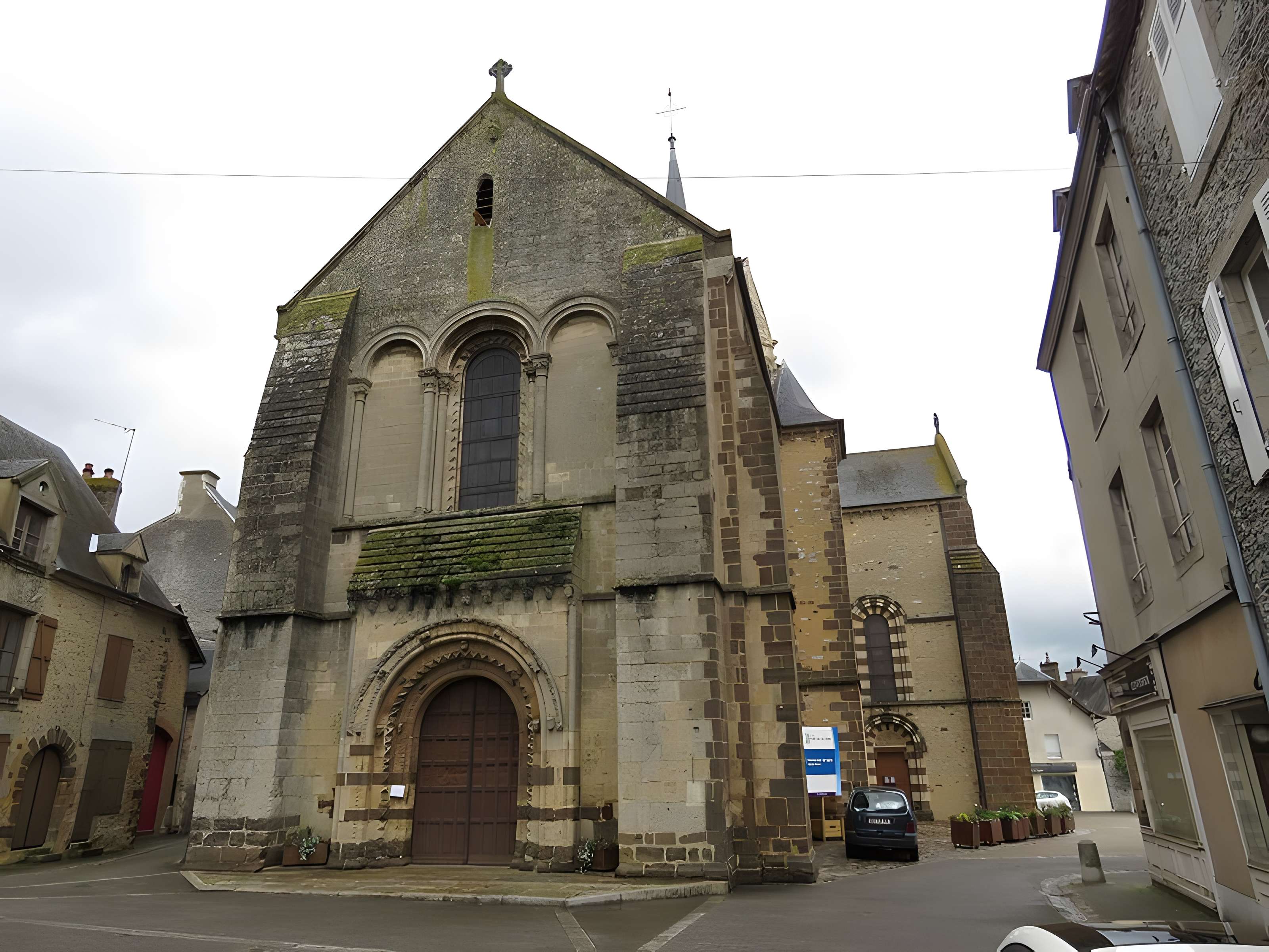 Église Notre-Dame de Fresnay-sur-Sarthe