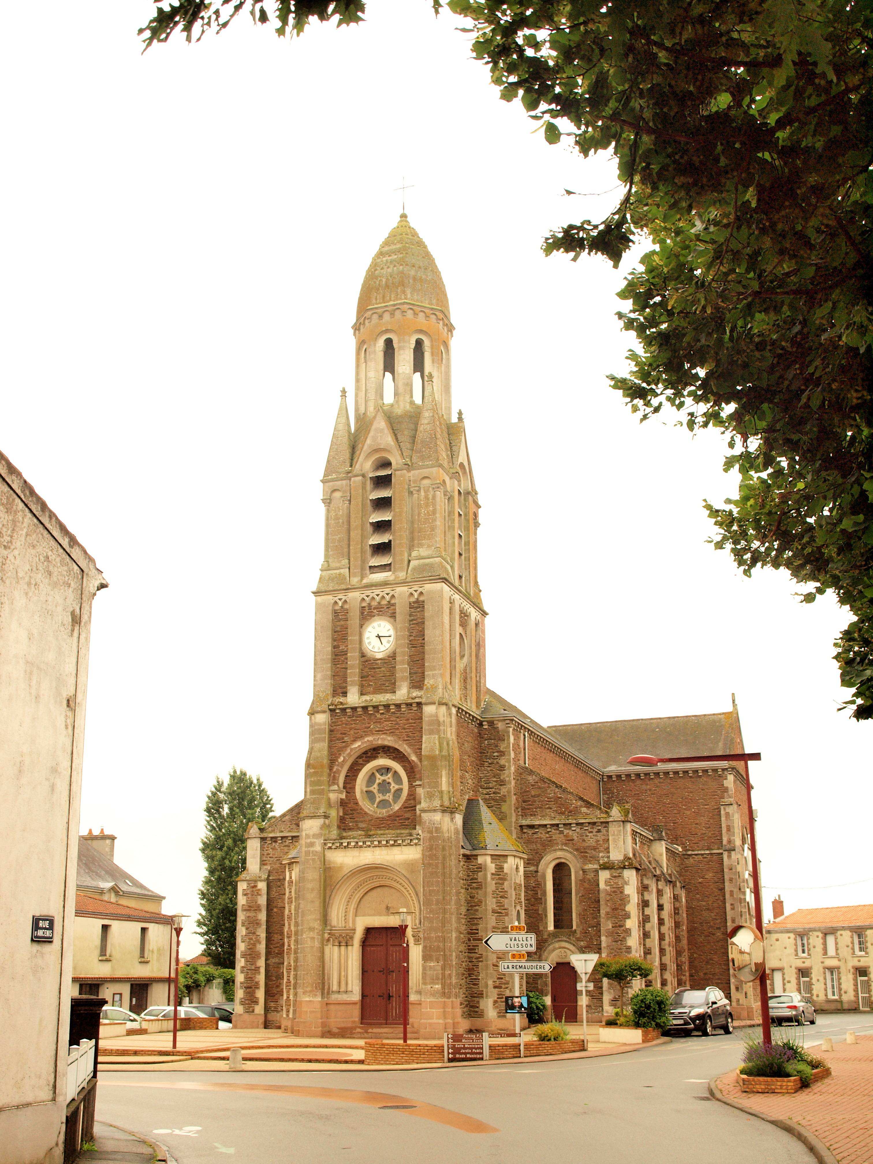 Photo de Saint Pierre and Saint Paul de La Boissière-du-Doré Church