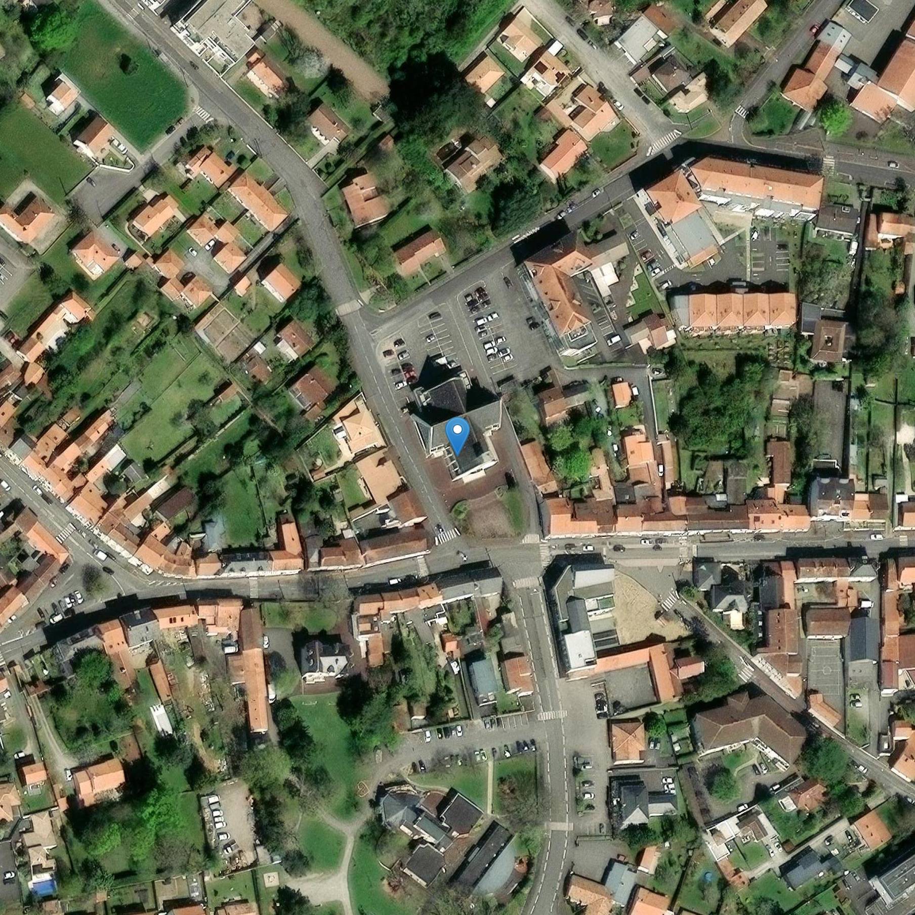 Photo de 聖ヘルメランド教会のブエー