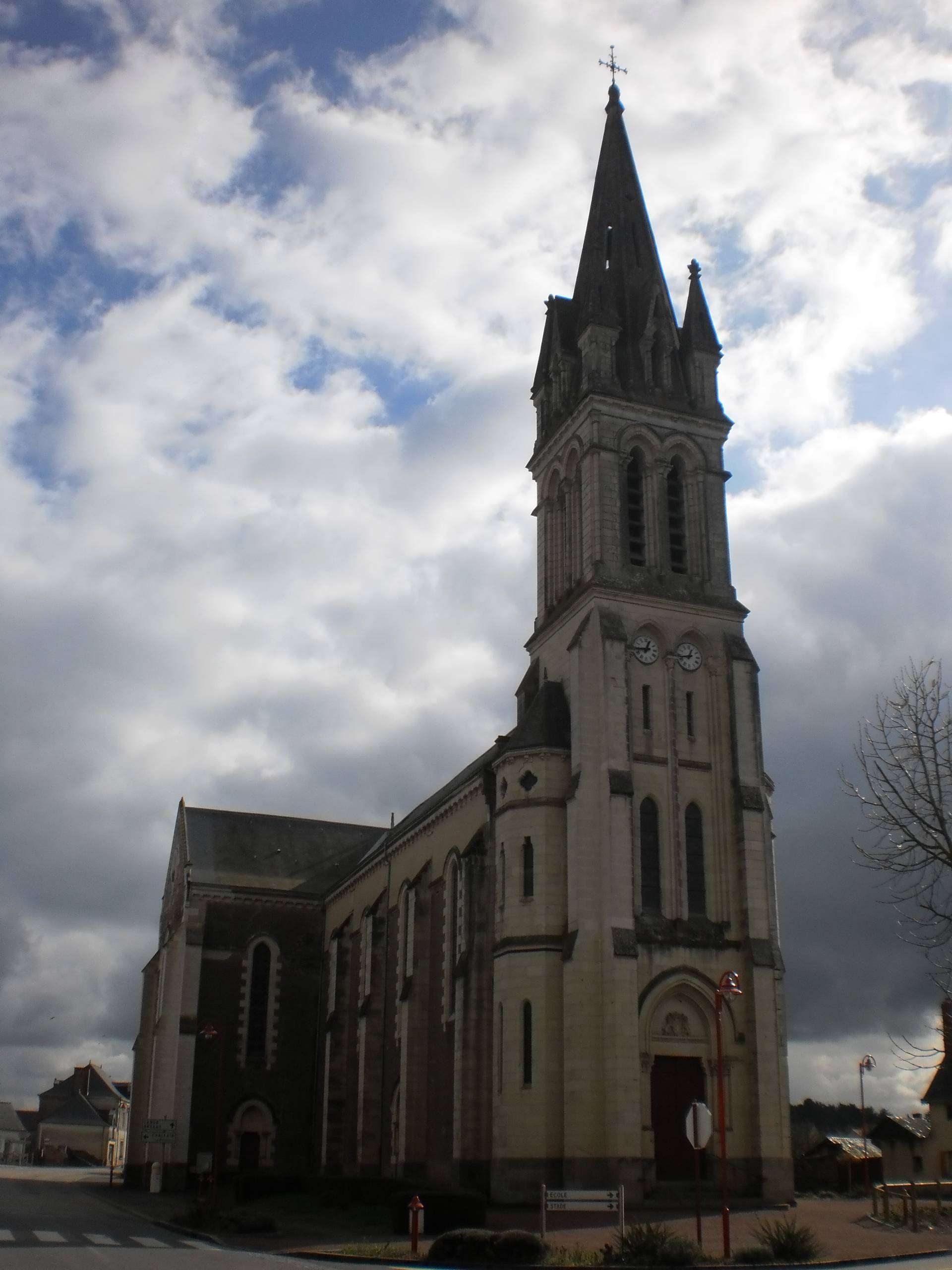 Photo de Église Saint-Pierre-et-Saint-Paul de La Chapelle-Glain , クロアチア