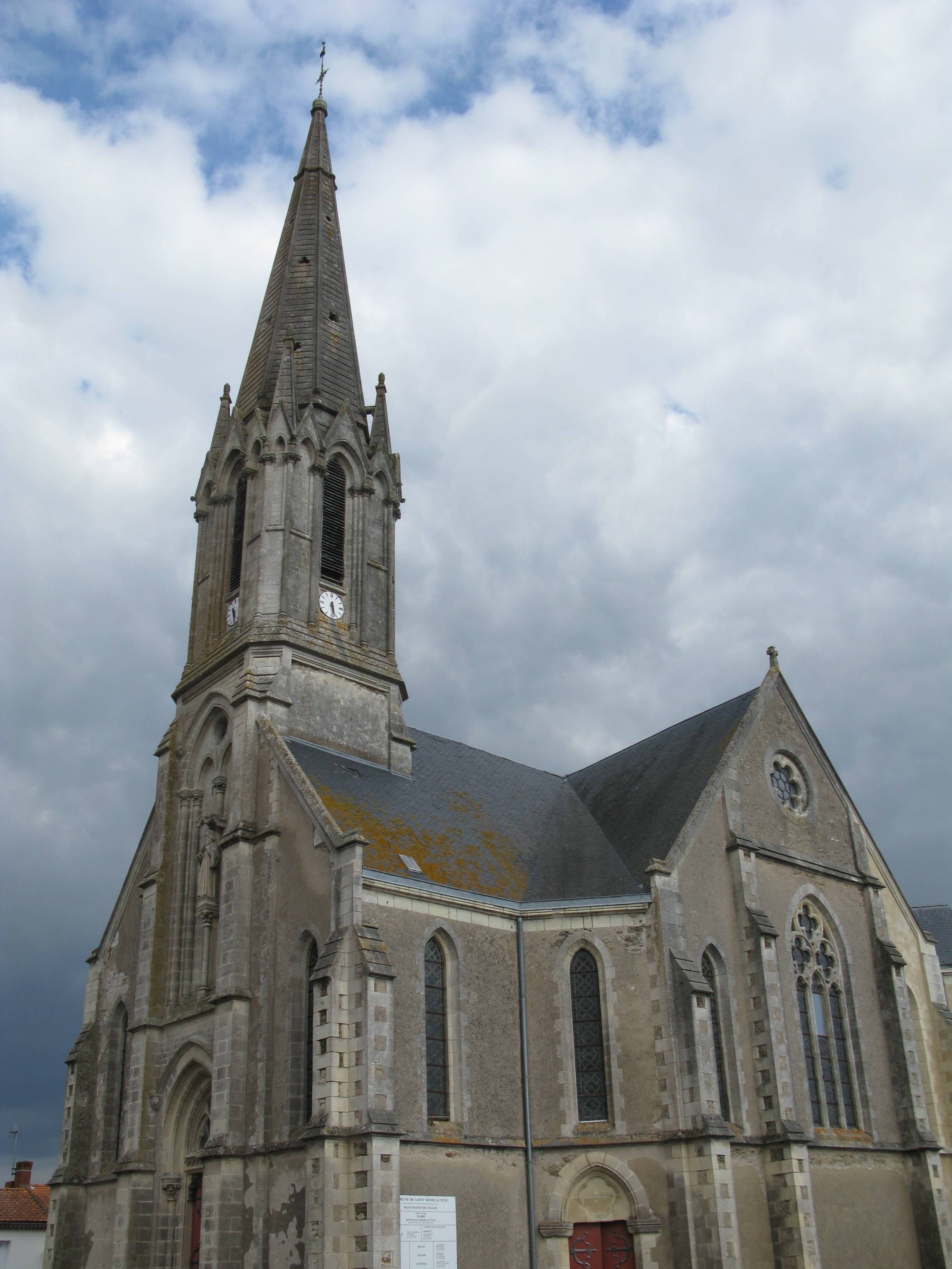 Photo de Church of Saint-Maxime of Saint-Méme-le-Tenu