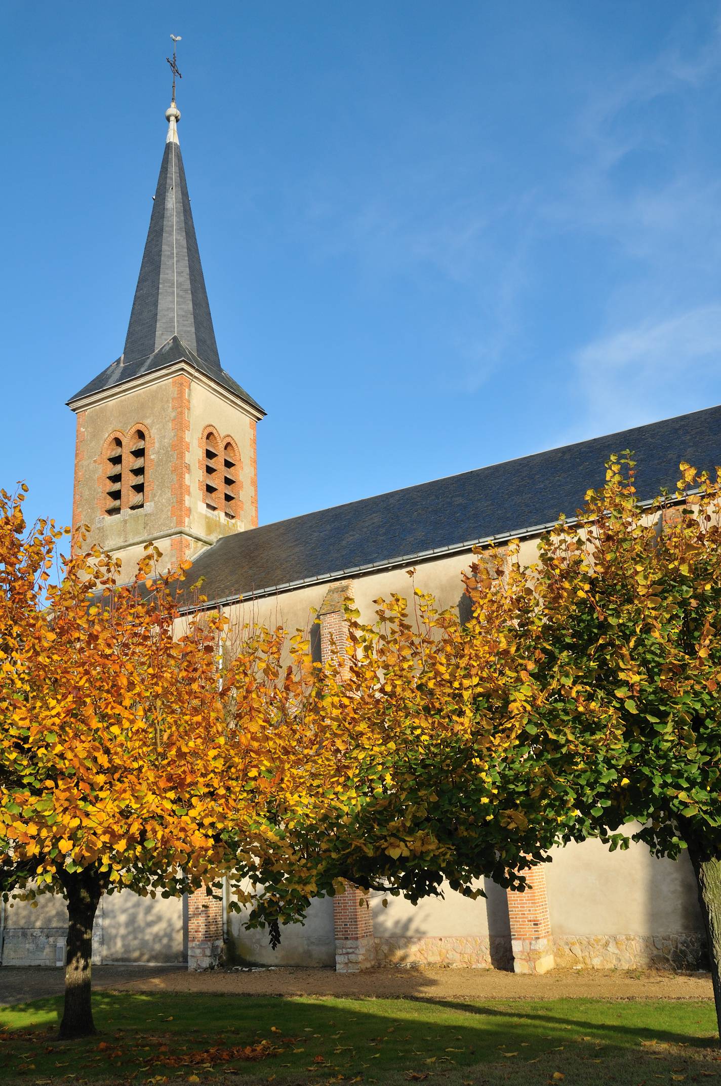 Photo de Saint John Baptist Church of Neuvy-en-Sullias