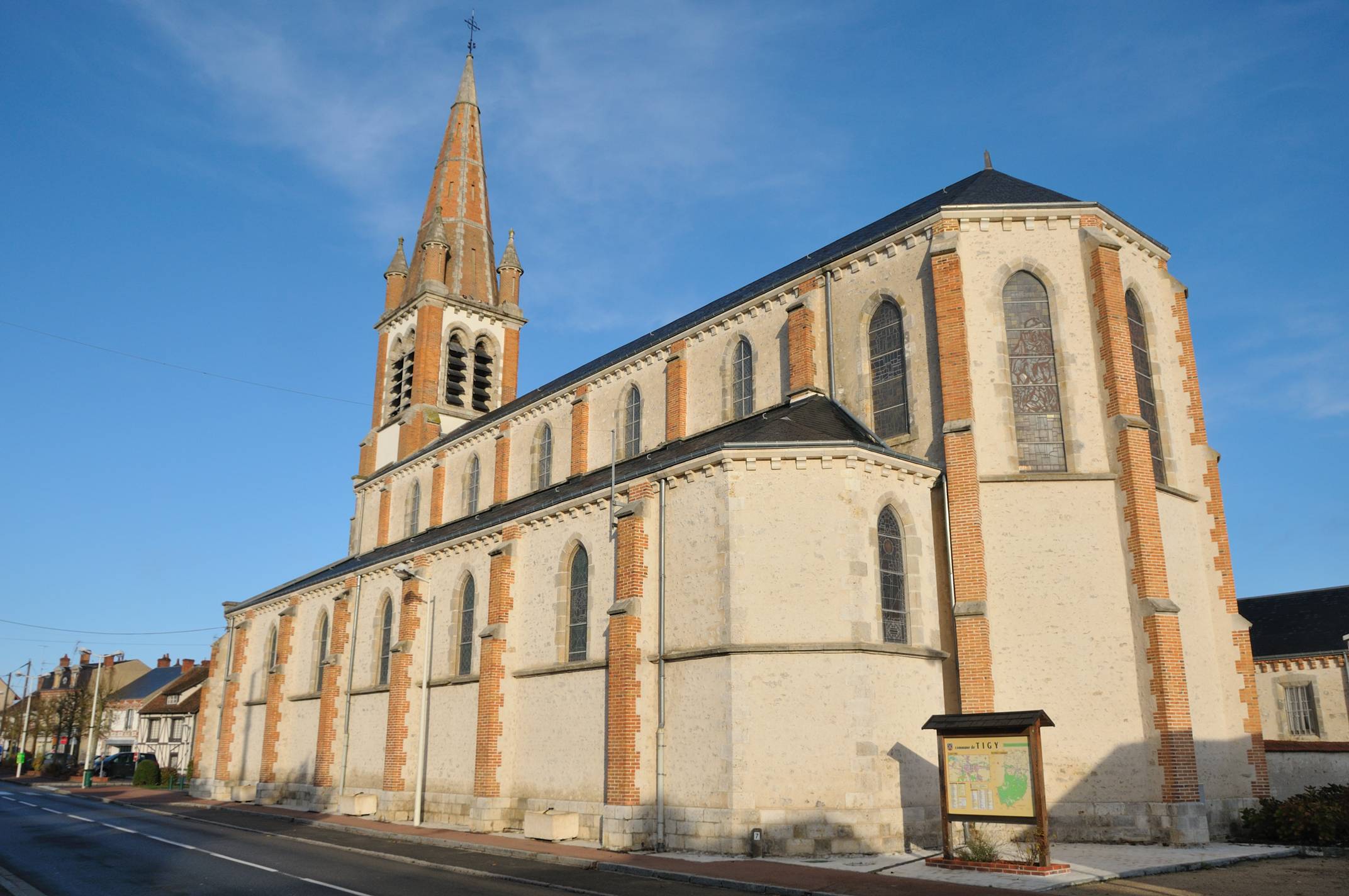 Photo de Church of St. Martin of Tigy