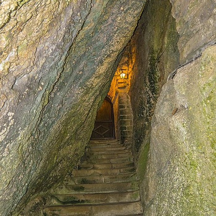 Photo de Église Notre-Dame et croix de pierre de Vals