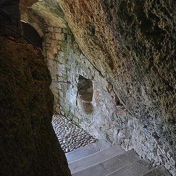 Église Notre-Dame et croix de pierre de Vals