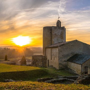 Église Notre-Dame et croix de pierre de Vals