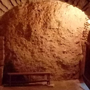 Église Notre-Dame et croix de pierre de Vals