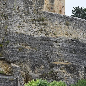 Église Notre-Dame et croix de pierre de Vals