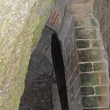 Église Notre-Dame et croix de pierre de Vals