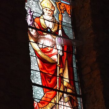 Église Notre-Dame et croix de pierre de Vals