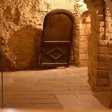 Église Notre-Dame et croix de pierre de Vals