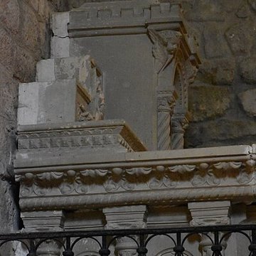 Église Notre-Dame et croix de pierre de Vals