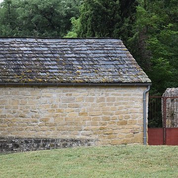 Église Notre-Dame et croix de pierre de Vals