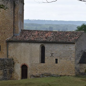 Église Notre-Dame et croix de pierre de Vals