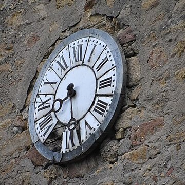 Église Notre-Dame et croix de pierre de Vals