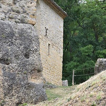 Église Notre-Dame et croix de pierre de Vals