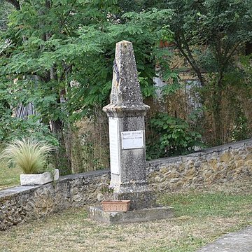 Église Notre-Dame et croix de pierre de Vals