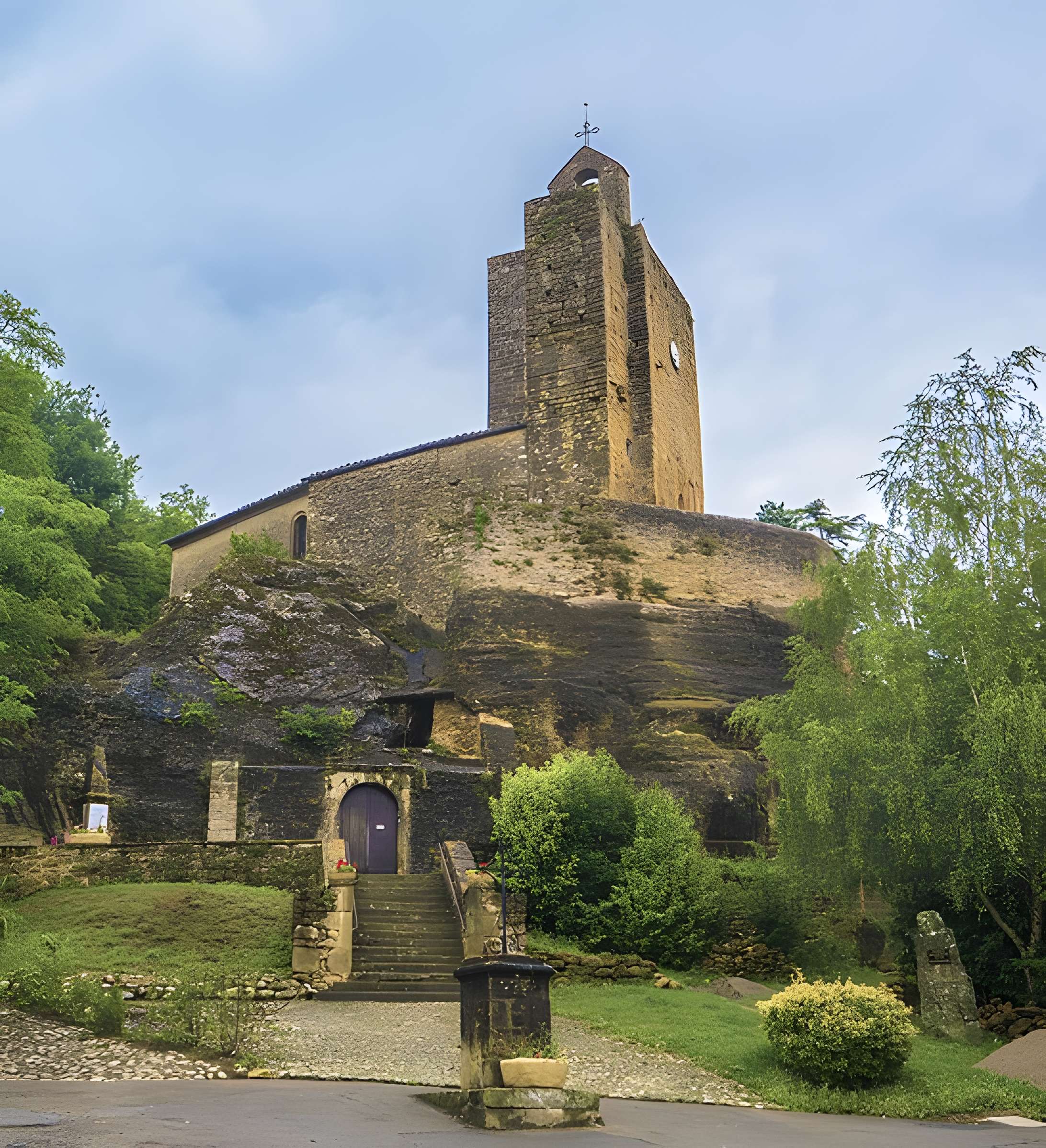 Église Notre-Dame et croix de pierre de Vals