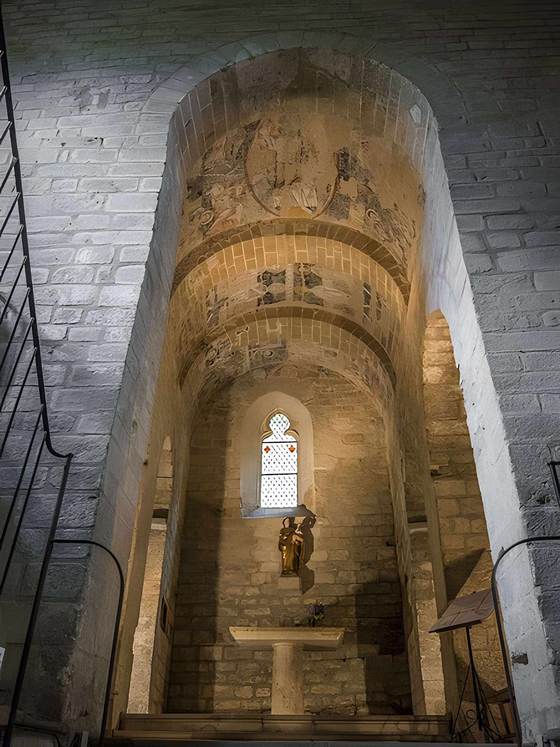 Église Notre-Dame et croix de pierre de Vals