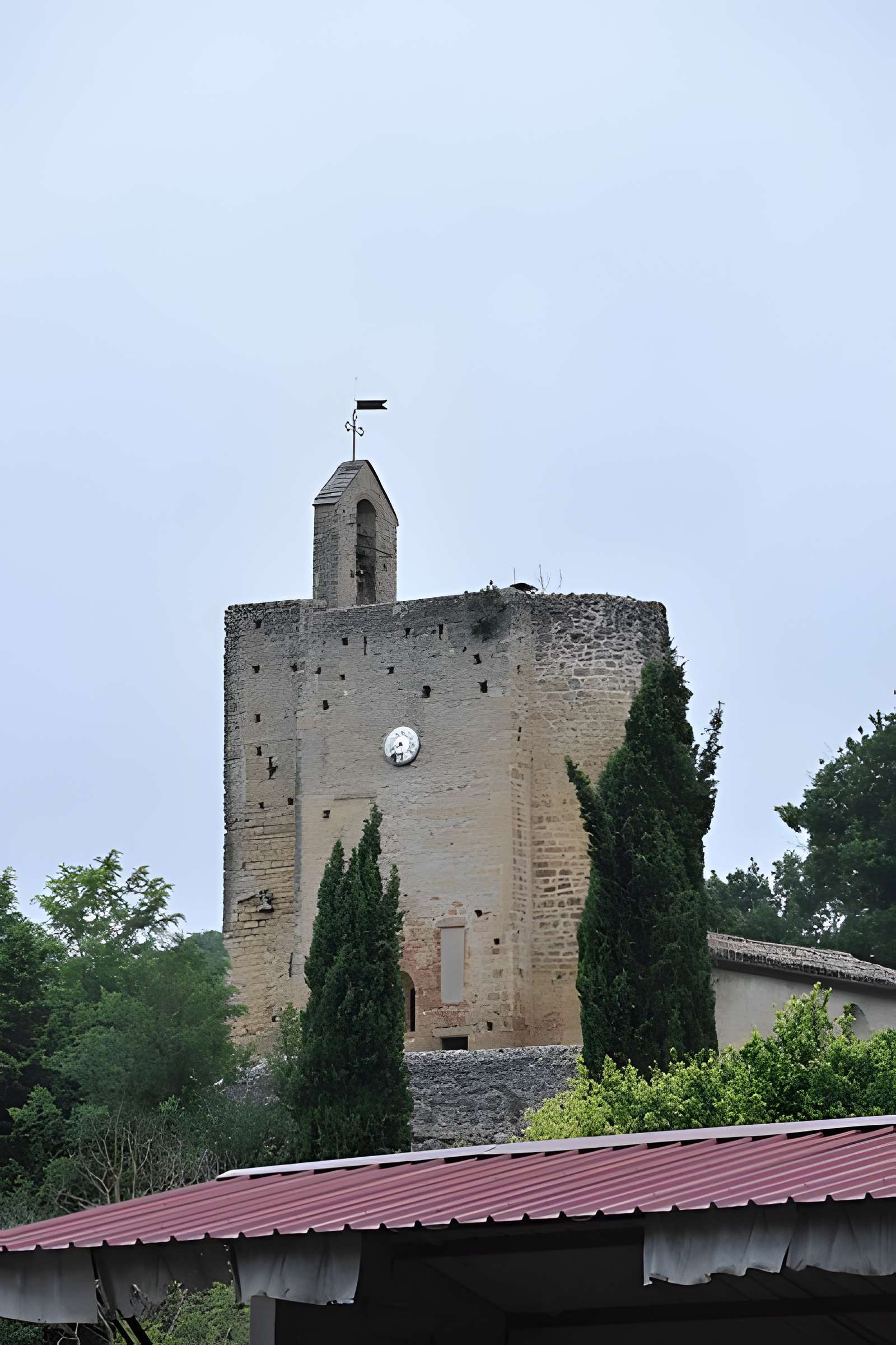 Église Notre-Dame et croix de pierre de Vals