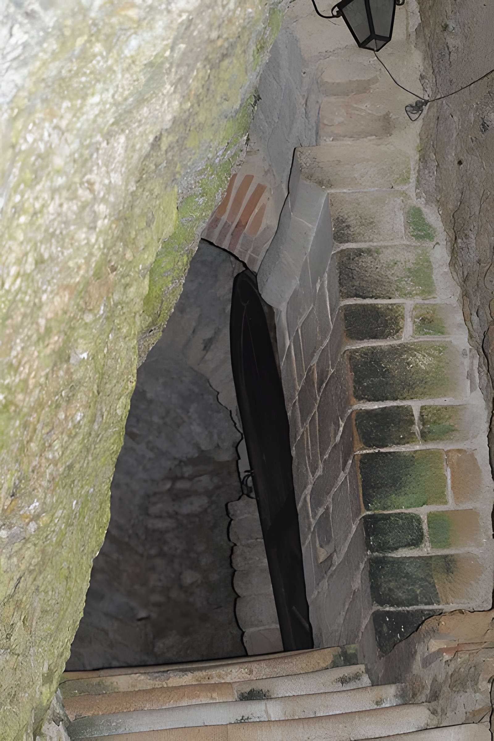 Église Notre-Dame et croix de pierre de Vals