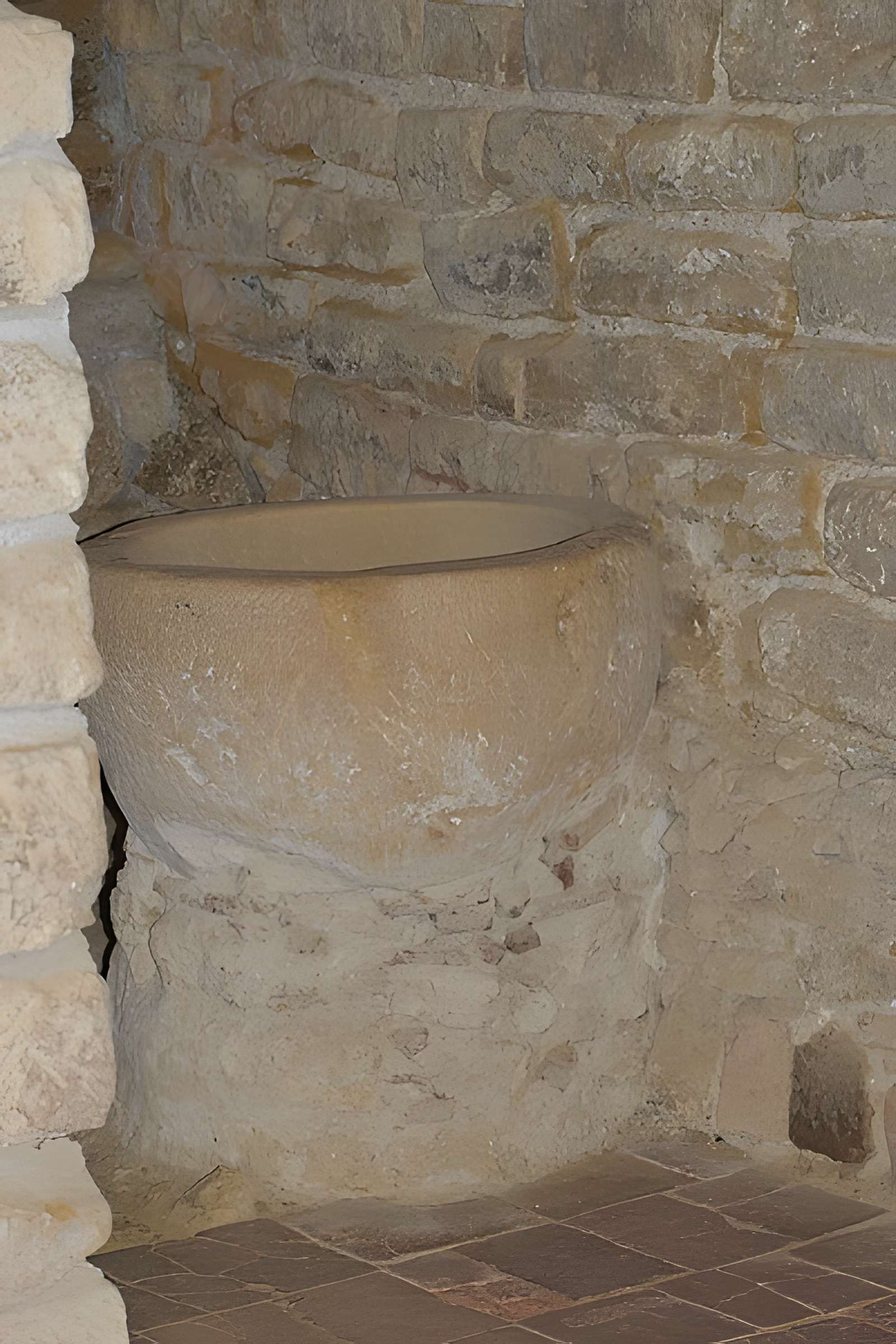 Église Notre-Dame et croix de pierre de Vals