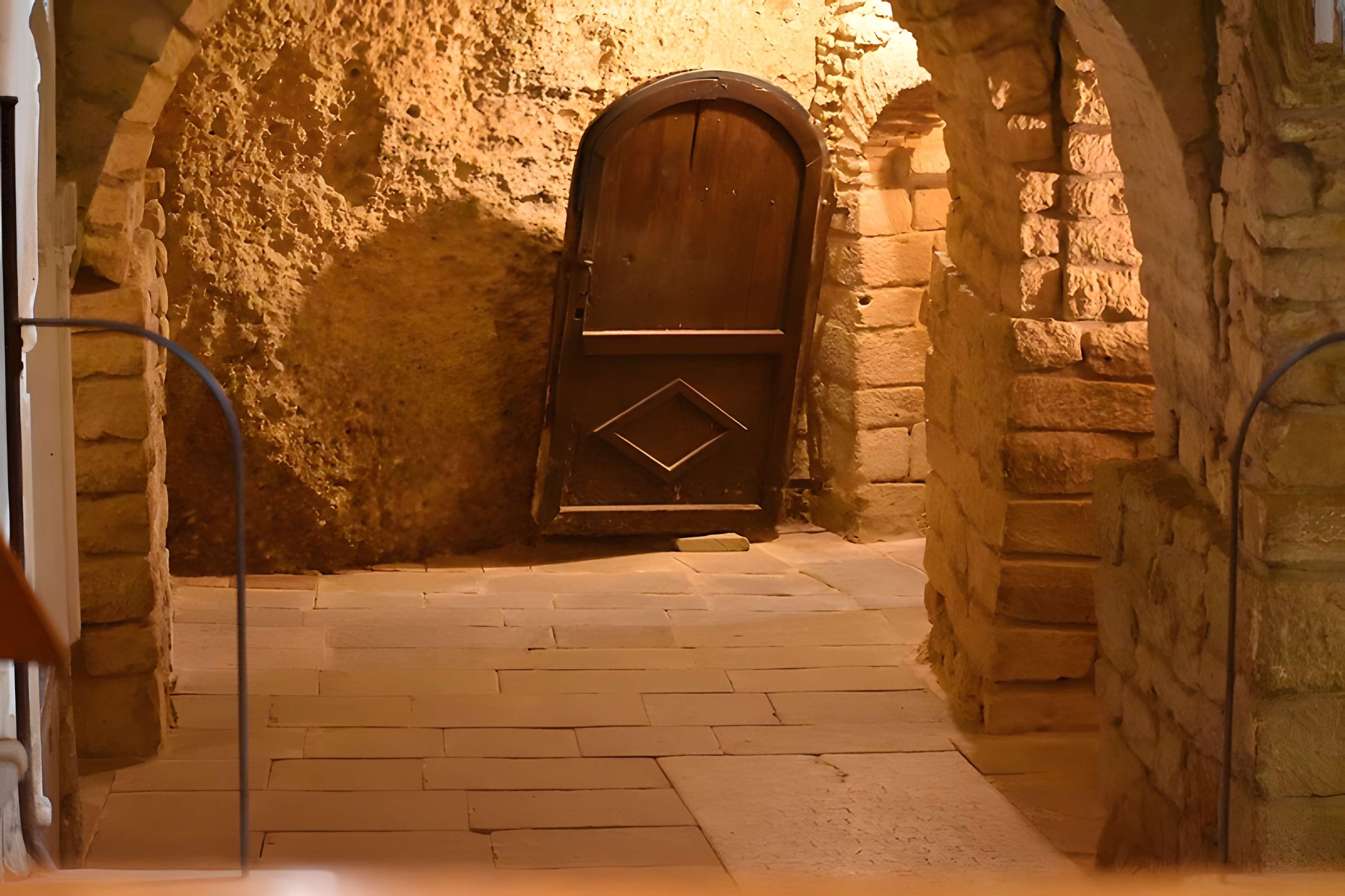 Église Notre-Dame et croix de pierre de Vals