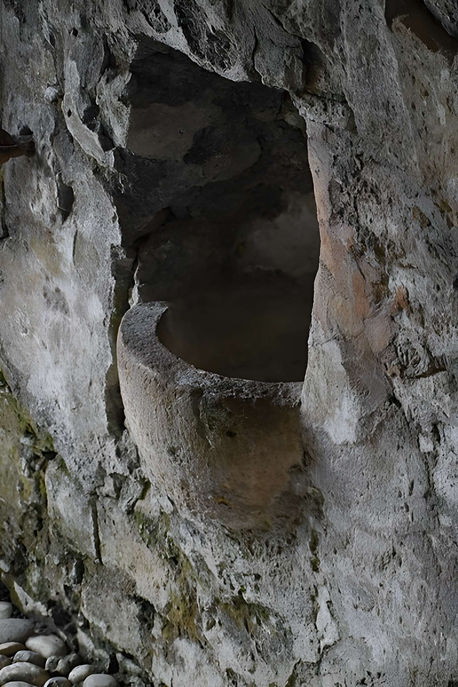 Église Notre-Dame et croix de pierre de Vals