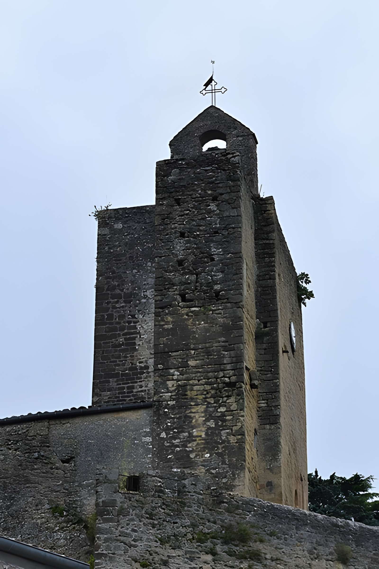 Église Notre-Dame et croix de pierre de Vals