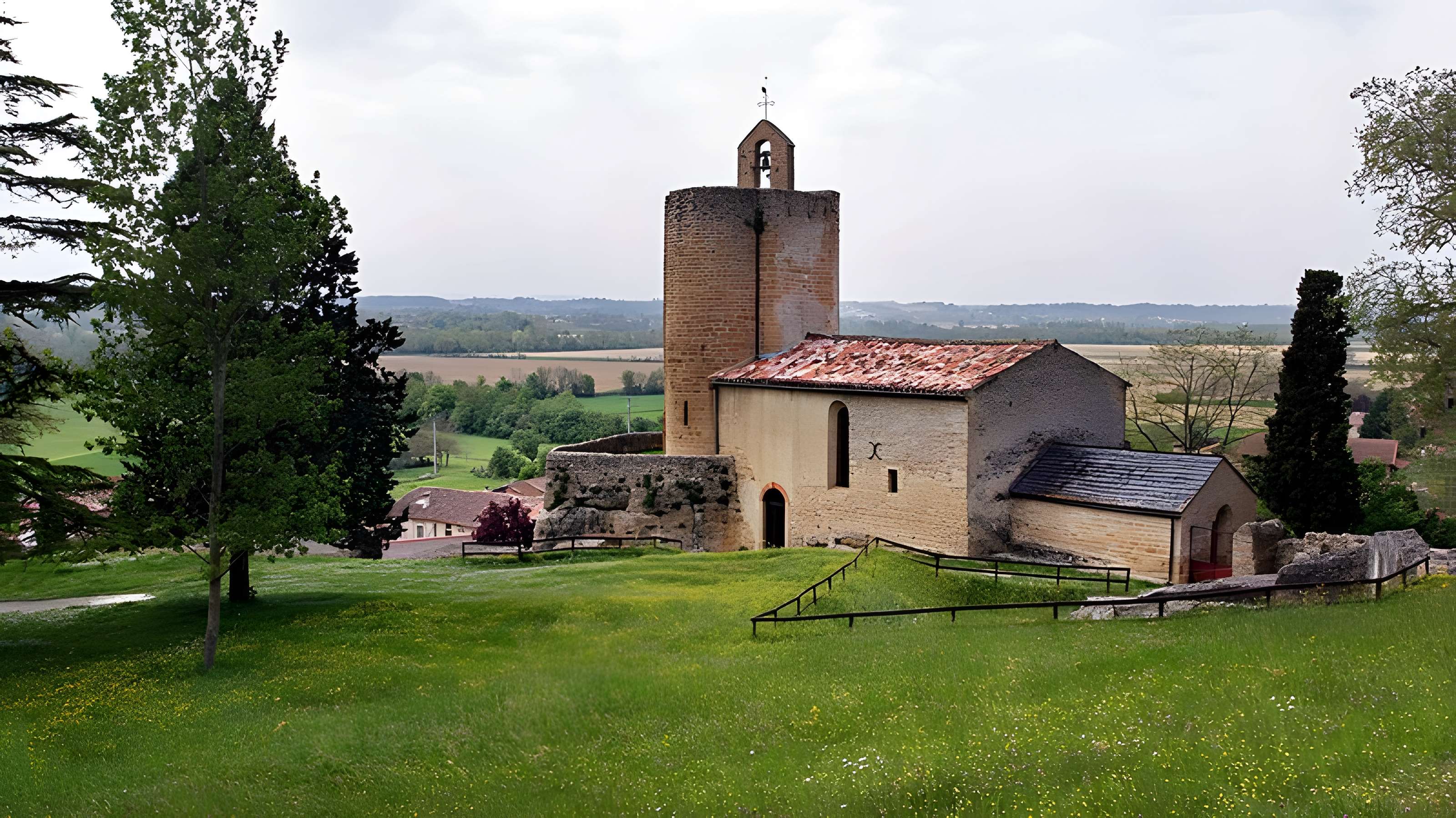 Église Notre-Dame et croix de pierre de Vals