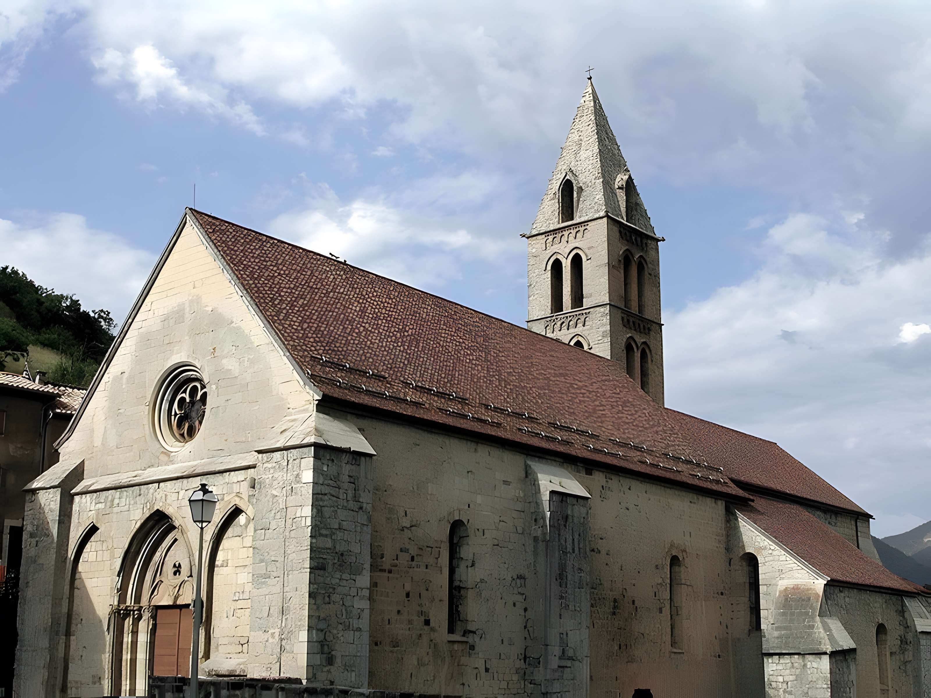 Église Notre-Dame-de-Bethléem de Bayons 