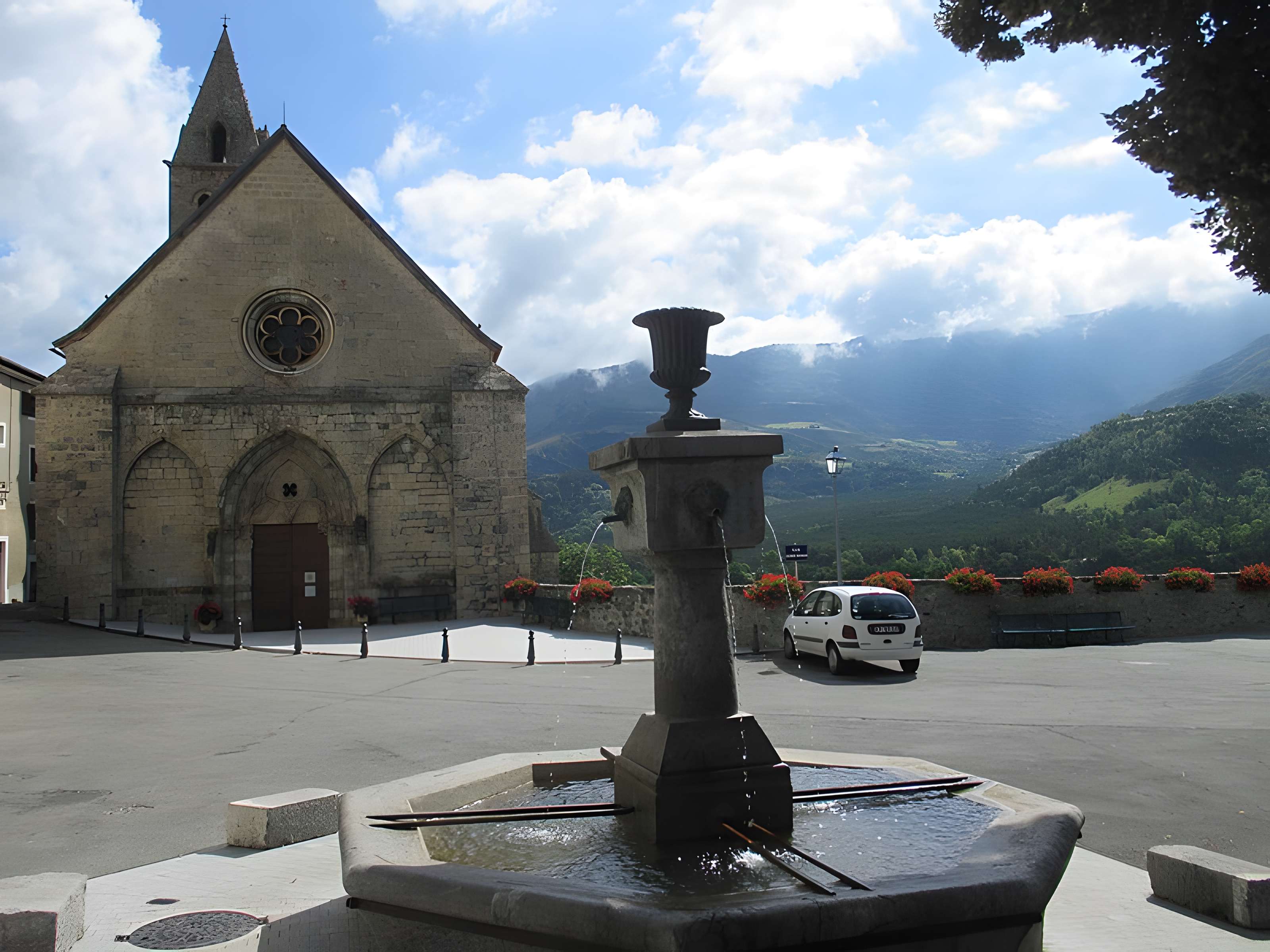 Église Notre-Dame-de-Bethléem de Bayons
