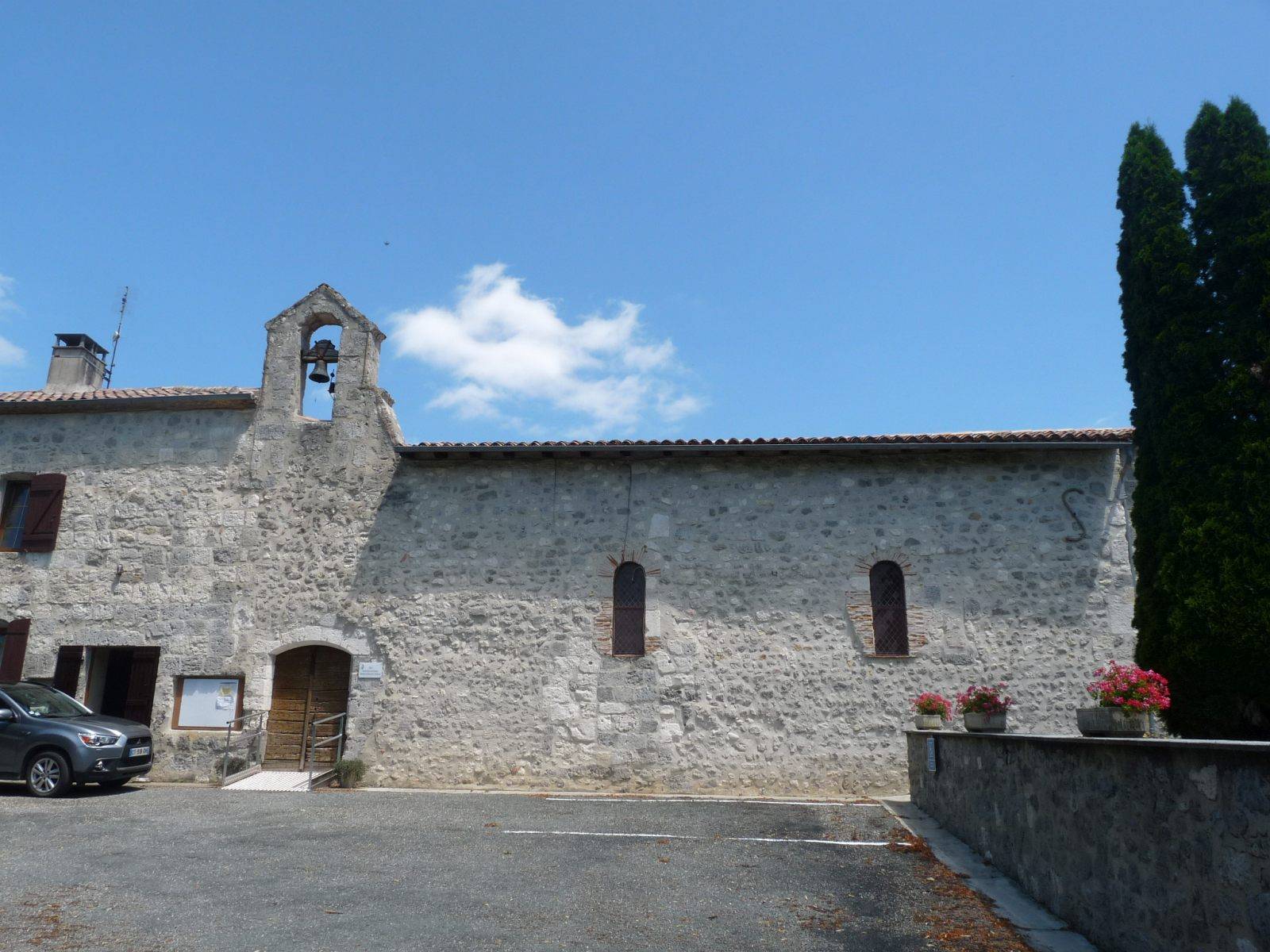 Photo de Saint Peter's Church of Pompiey