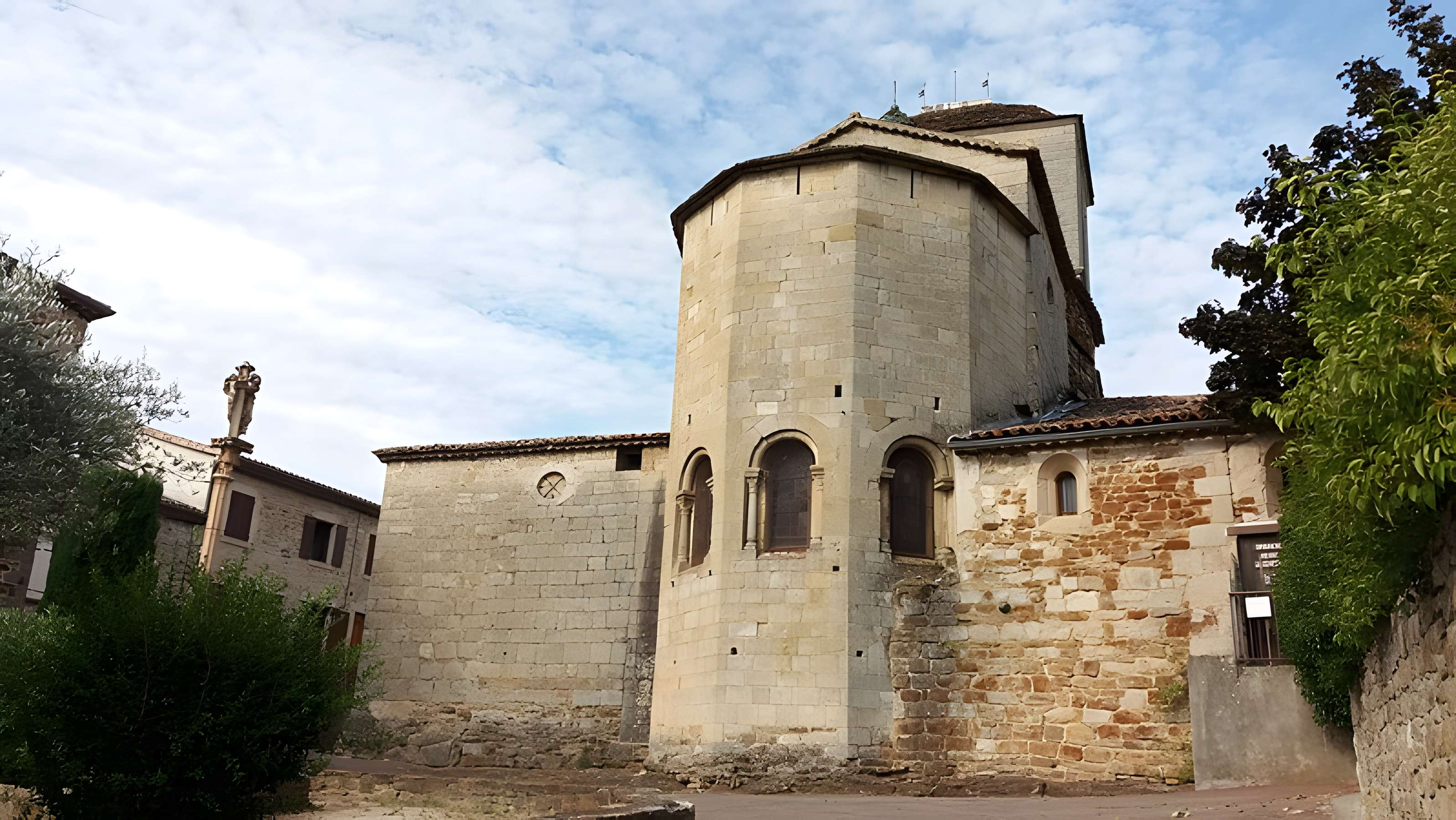 Église Notre-Dame-de-l'Annonciation de Vinezac